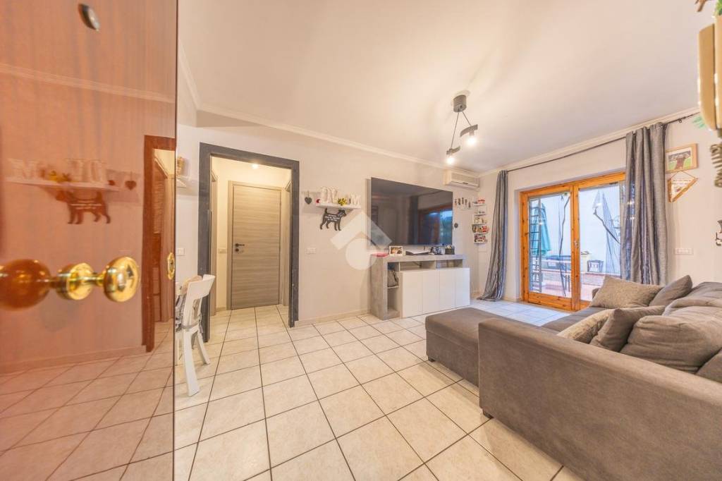 appartamento in vendita a Fonte Nuova in zona Santa Lucia