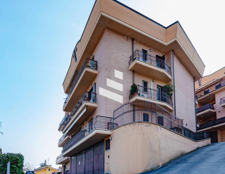 appartamento in vendita a Fonte Nuova in zona Santa Lucia