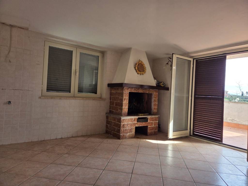 appartamento in vendita a Fonte Nuova in zona Santa Lucia
