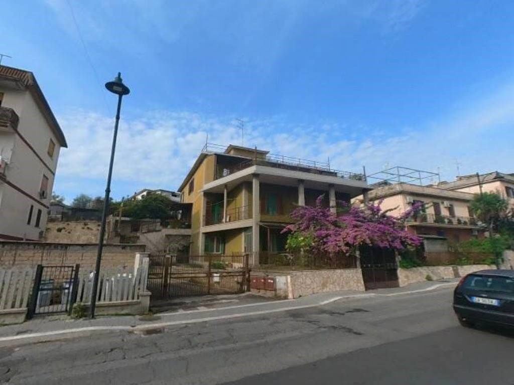 appartamento in vendita a Fonte Nuova in zona Santa Lucia