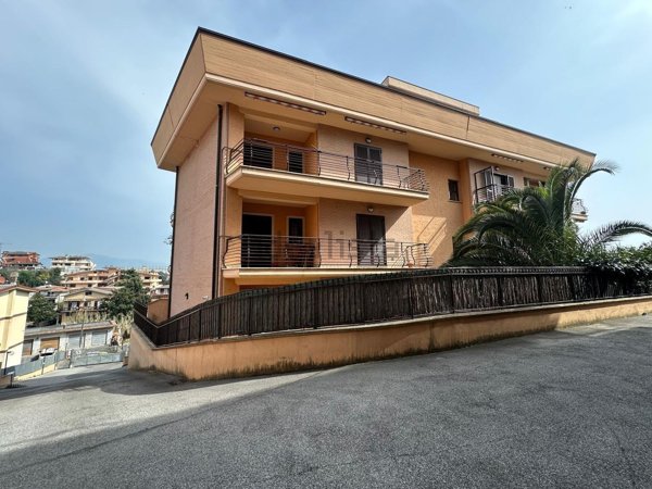 appartamento in vendita a Fonte Nuova in zona Santa Lucia