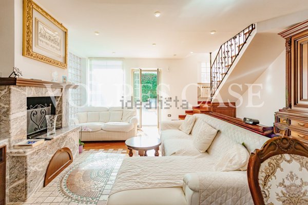 casa indipendente in vendita a Fonte Nuova in zona Torre Lupara