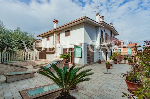 casa indipendente in vendita a Fonte Nuova in zona Torre Lupara