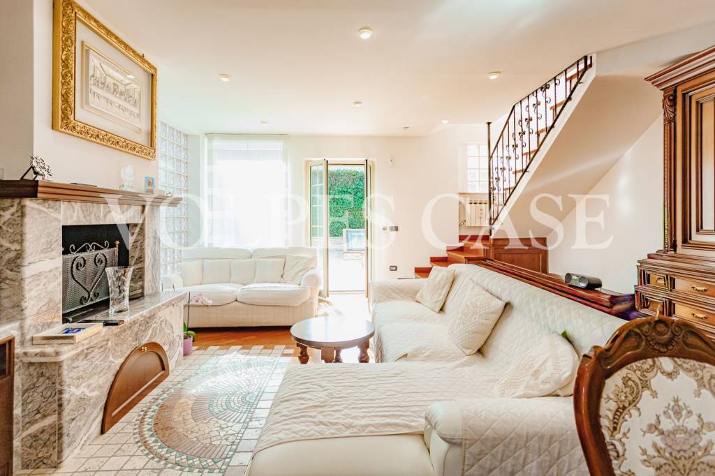 casa indipendente in vendita a Fonte Nuova in zona Torre Lupara