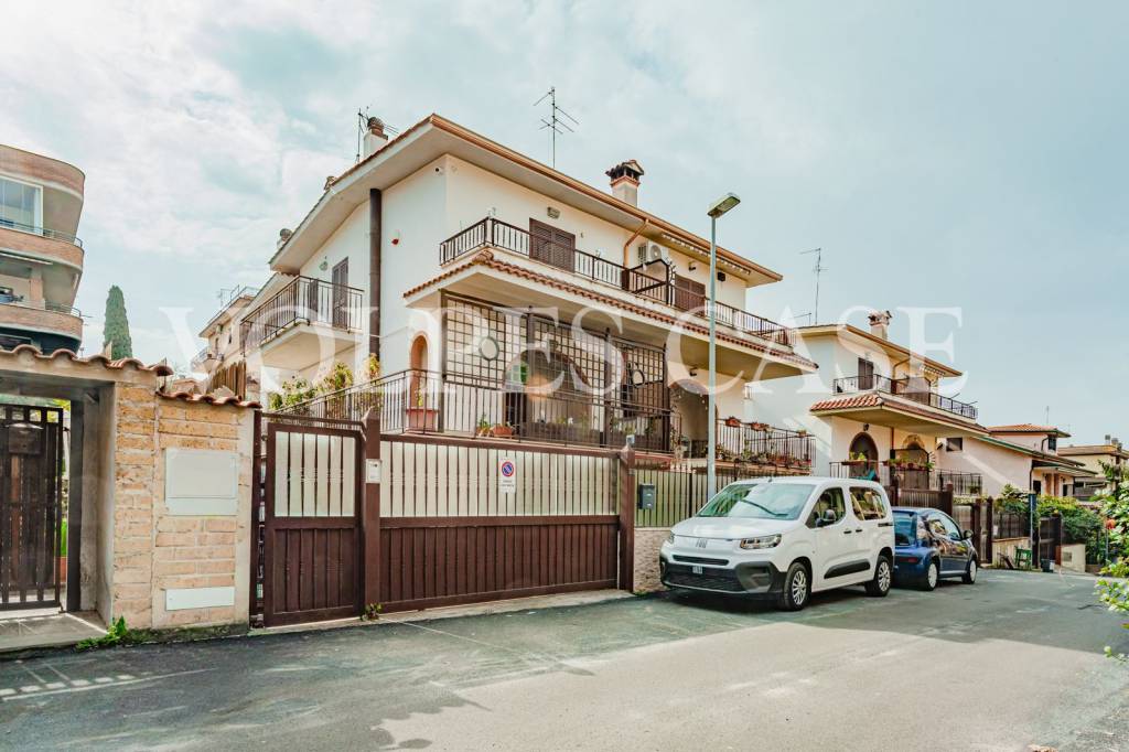 casa indipendente in vendita a Fonte Nuova in zona Torre Lupara