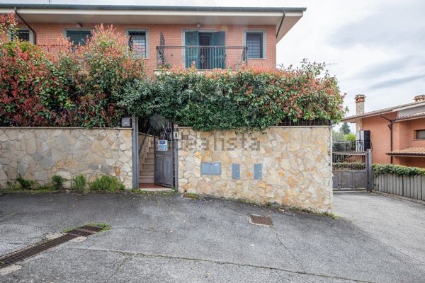 casa indipendente in vendita a Fonte Nuova in zona Torre Lupara