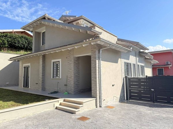 casa indipendente in vendita a Fonte Nuova in zona Santa Lucia