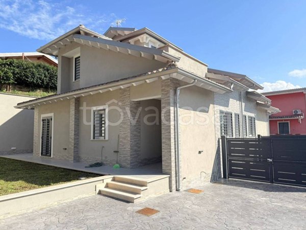 casa indipendente in vendita a Fonte Nuova in zona Santa Lucia