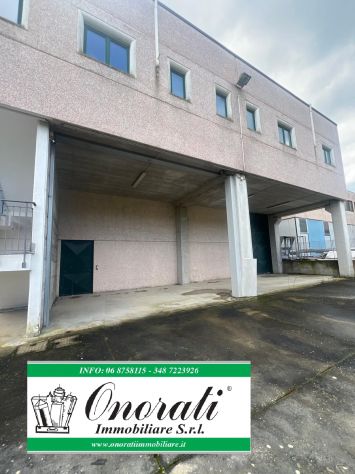 locale commerciale in vendita a Fonte Nuova