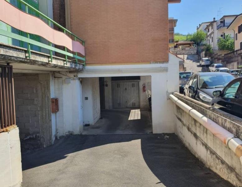 negozio in vendita a Fonte Nuova in zona Santa Lucia