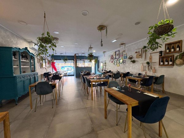 negozio in vendita a Fonte Nuova in zona Santa Lucia