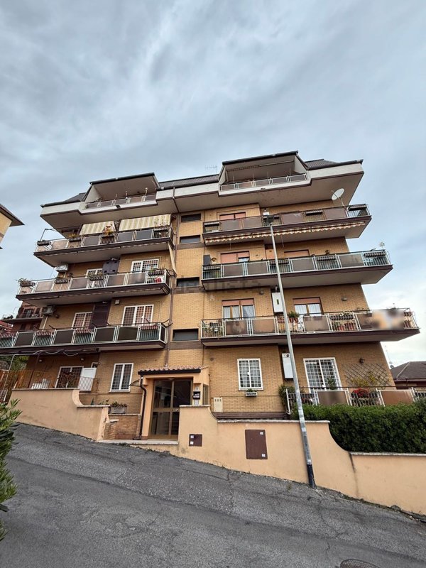 appartamento in vendita a Fonte Nuova in zona Torre Lupara