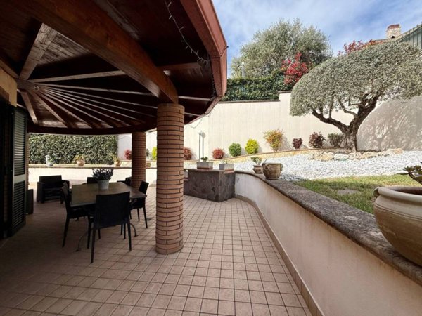 casa indipendente in vendita a Fonte Nuova in zona Santa Lucia