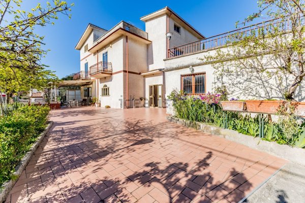 casa indipendente in vendita a Fonte Nuova in zona Santa Lucia