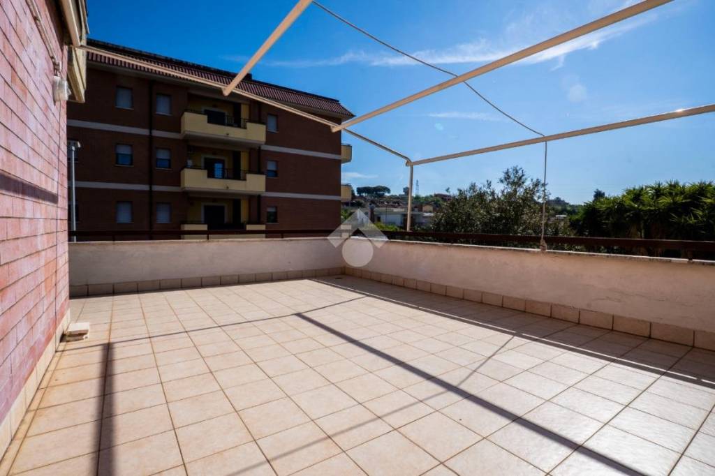 appartamento in vendita a Fonte Nuova in zona Torre Lupara