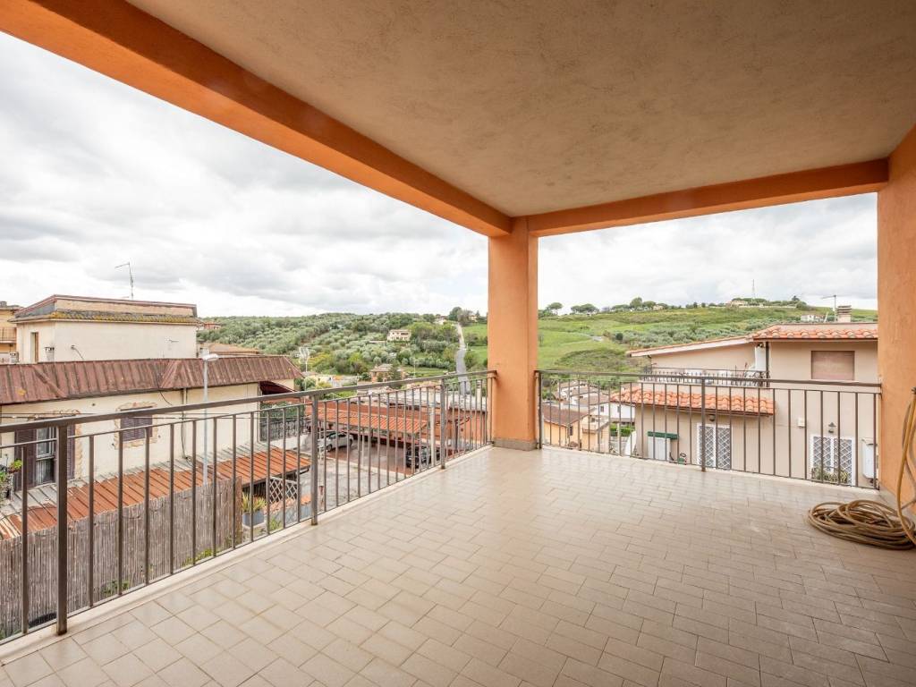 appartamento in vendita a Fonte Nuova in zona Santa Lucia