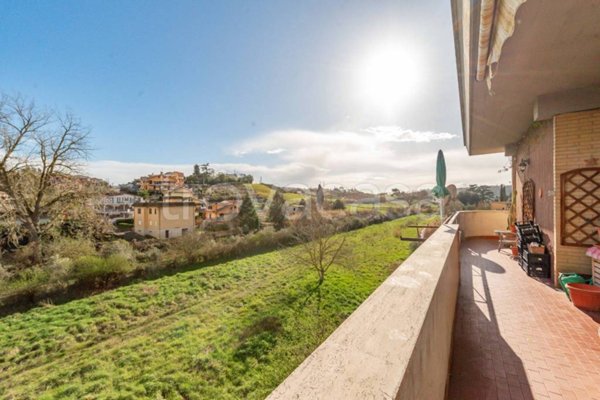 appartamento in vendita a Fonte Nuova in zona Santa Lucia