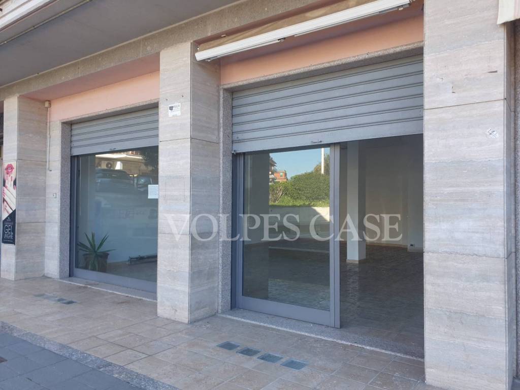 negozio in vendita a Fonte Nuova in zona Torre Lupara