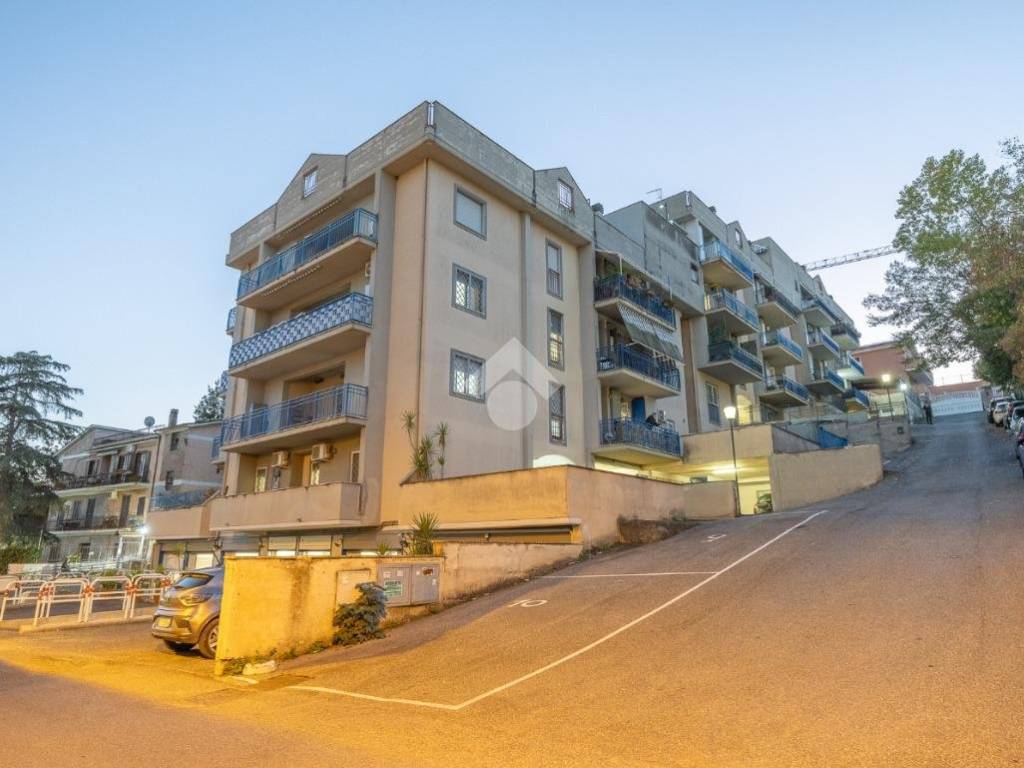 appartamento in vendita a Fonte Nuova in zona Santa Lucia