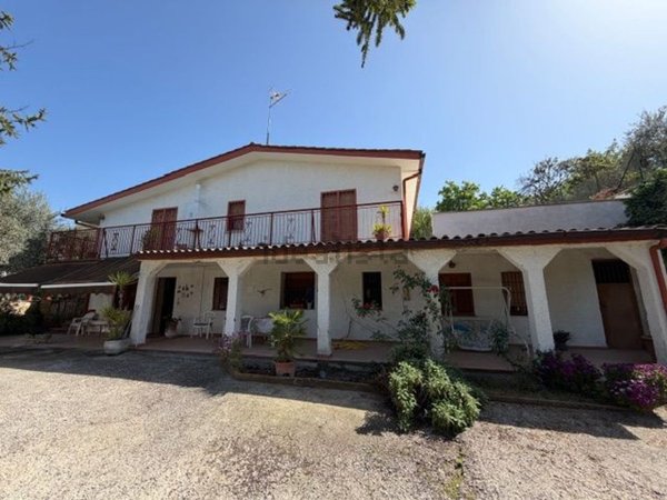 casa indipendente in vendita a Fonte Nuova in zona Santa Lucia