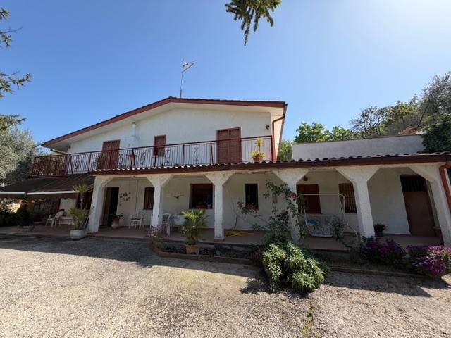 casa indipendente in vendita a Fonte Nuova in zona Selva dei Cavalieri