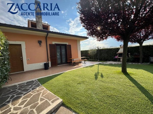 casa indipendente in vendita a Fonte Nuova in zona Torre Lupara