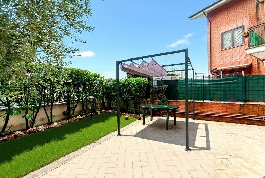 appartamento in vendita a Fonte Nuova in zona Santa Lucia