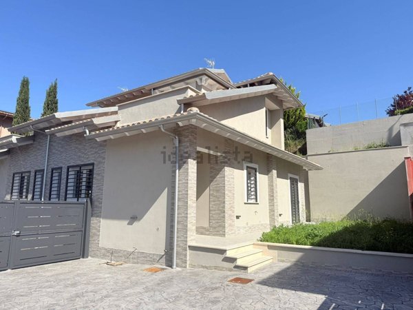 casa indipendente in vendita a Fonte Nuova in zona Santa Lucia