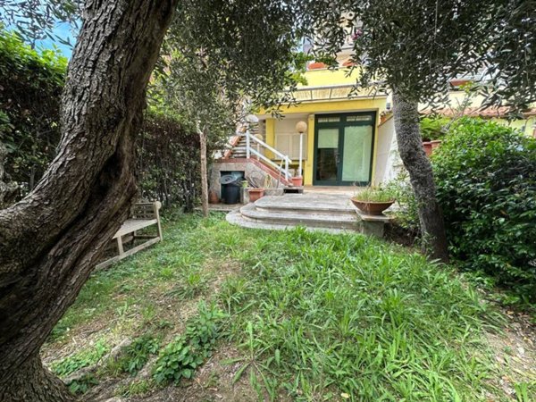 intera palazzina in vendita a Fonte Nuova in zona Torre Lupara