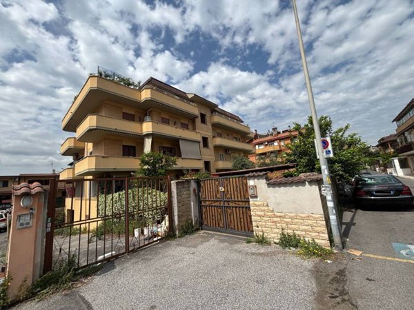 locale commerciale in vendita a Fonte Nuova in zona Torre Lupara
