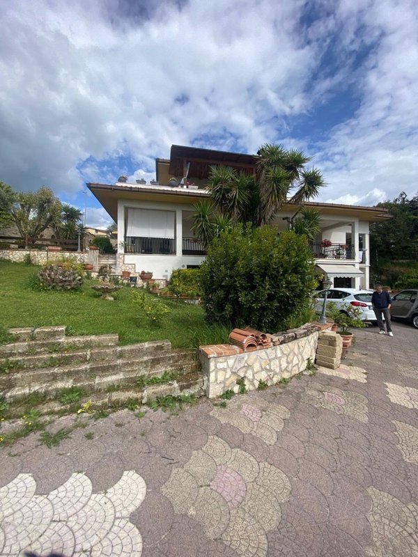 casa indipendente in vendita a Fonte Nuova in zona Santa Lucia