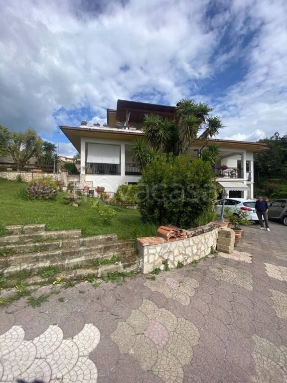 casa indipendente in vendita a Fonte Nuova in zona Santa Lucia