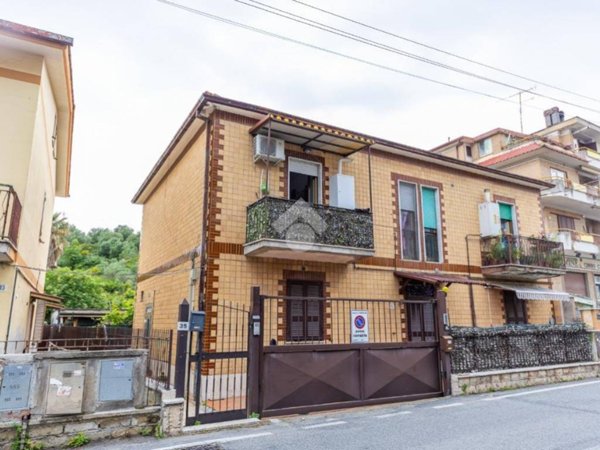 appartamento in vendita a Fonte Nuova in zona Santa Lucia
