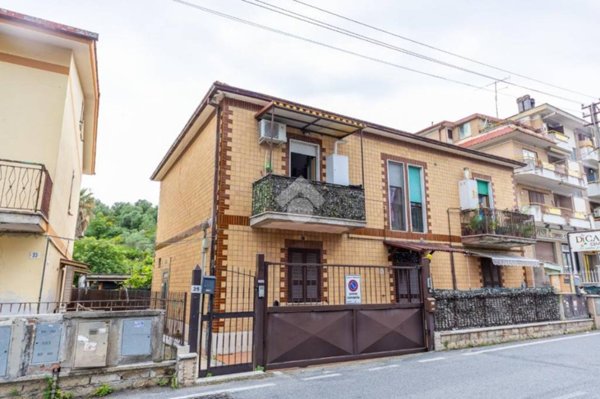 appartamento in vendita a Fonte Nuova in zona Santa Lucia