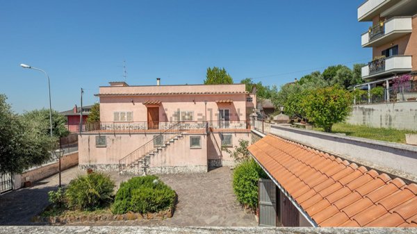casa indipendente in vendita a Fonte Nuova in zona Santa Lucia