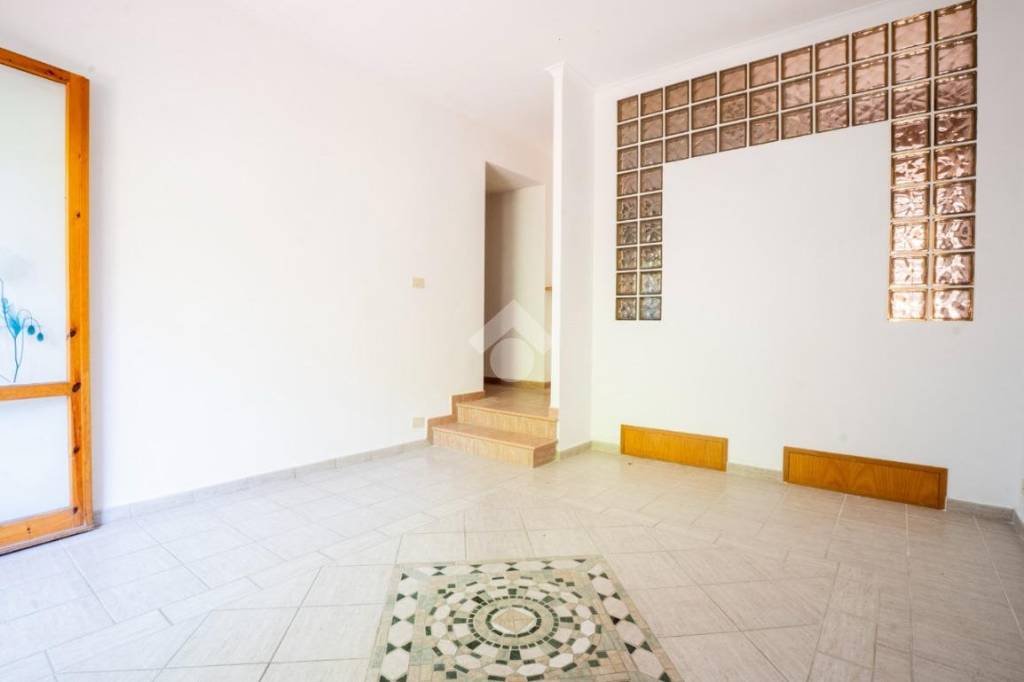 appartamento in vendita a Fonte Nuova in zona Torre Lupara
