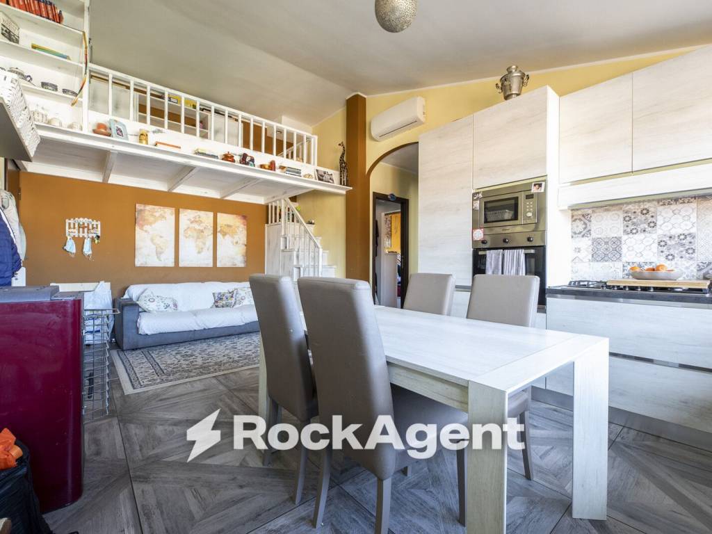 appartamento in vendita a Fonte Nuova in zona Santa Lucia