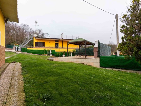 appartamento in vendita a Fonte Nuova in zona Quarto Conca