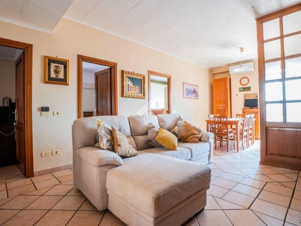 appartamento in vendita a Fonte Nuova in zona Torre Lupara