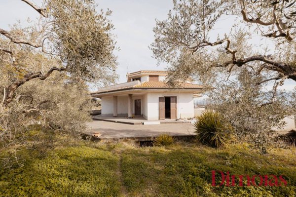 casa indipendente in vendita a Fonte Nuova in zona Selva dei Cavalieri