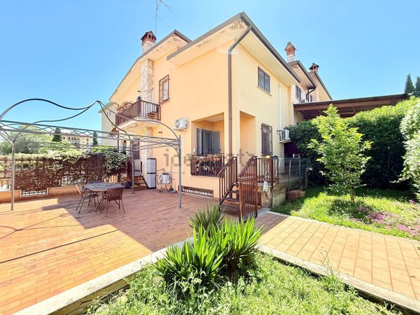 casa indipendente in vendita a Fonte Nuova in zona Torre Lupara