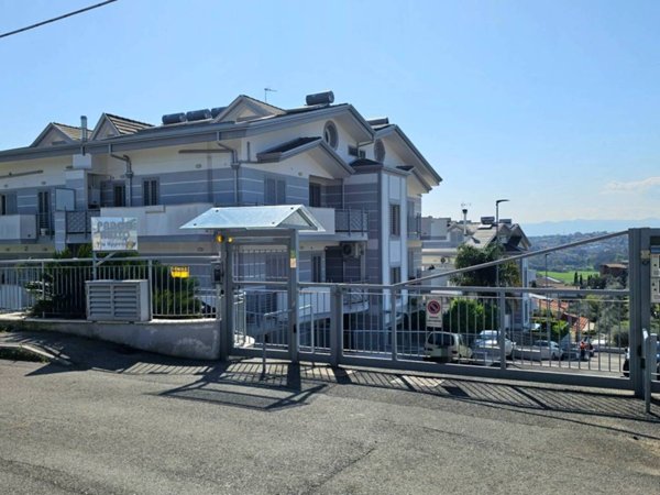 appartamento in vendita a Fonte Nuova in zona Santa Lucia