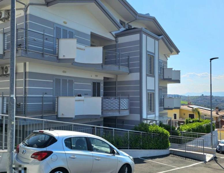 appartamento in vendita a Fonte Nuova in zona Santa Lucia