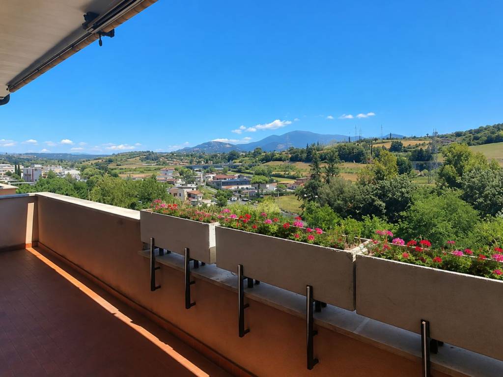 appartamento in vendita a Fonte Nuova in zona Santa Lucia