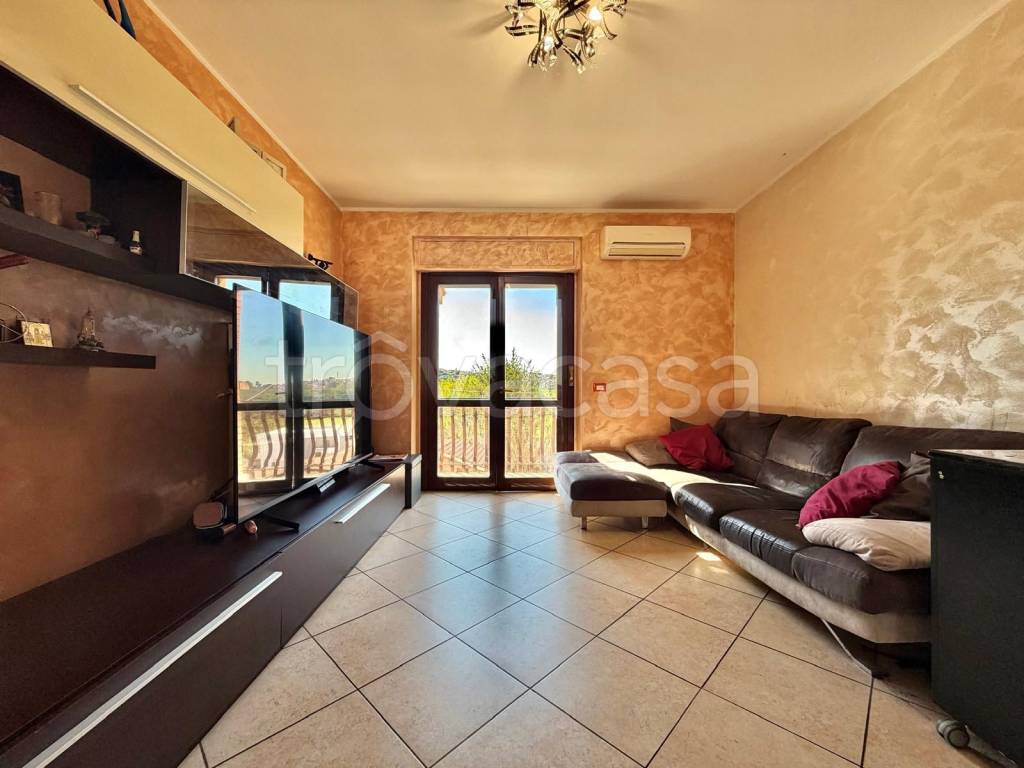 appartamento in vendita a Fonte Nuova in zona Santa Lucia