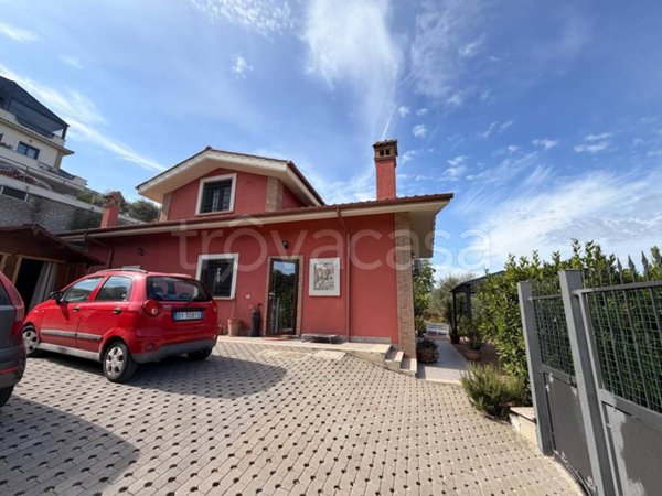 appartamento in vendita a Fonte Nuova in zona Selva dei Cavalieri