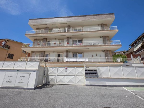 appartamento in vendita a Fonte Nuova in zona Santa Lucia