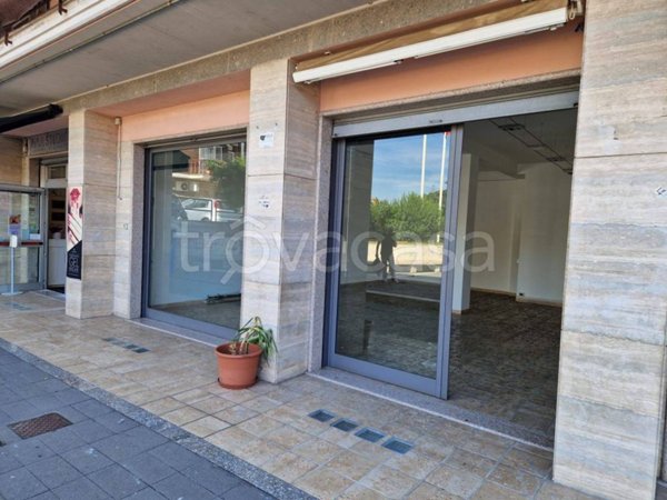 negozio in vendita a Fonte Nuova in zona Torre Lupara