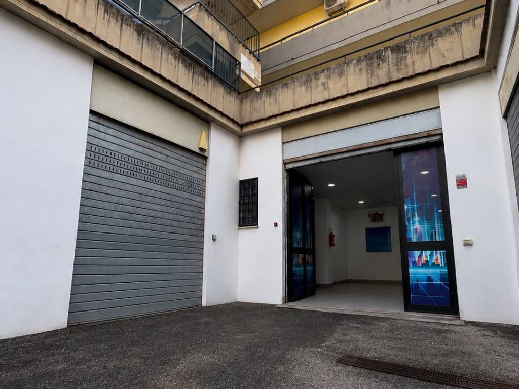 locale commerciale in vendita a Fonte Nuova in zona Torre Lupara