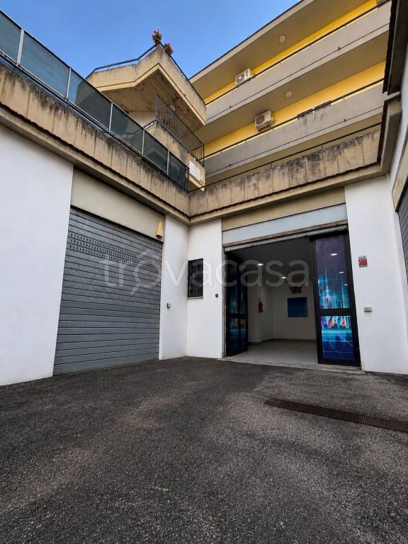 locale commerciale in vendita a Fonte Nuova in zona Torre Lupara